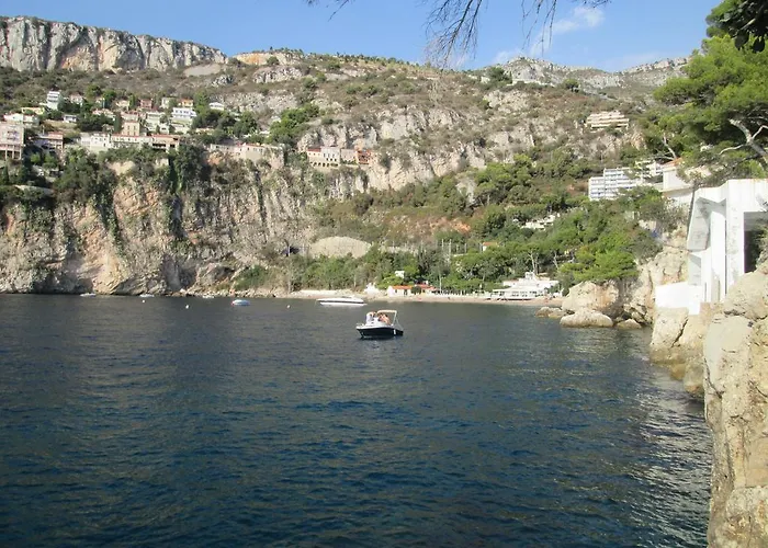 Silhouette Apartment